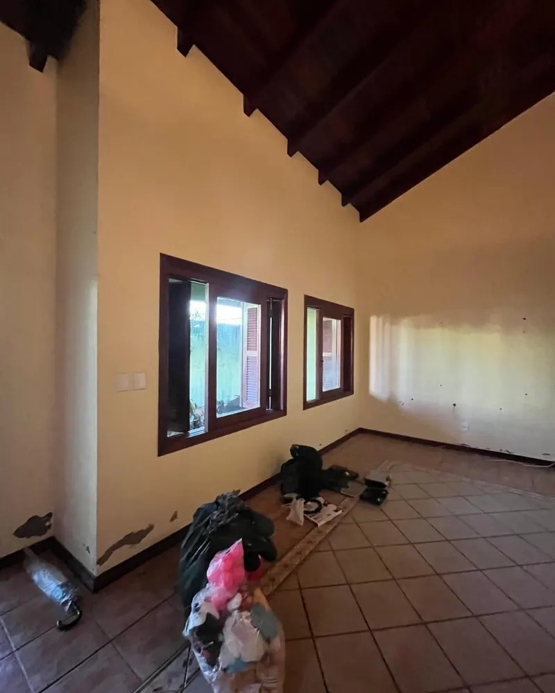 Antes – Sala pós-enchente, Sobrado em Canoas/RS