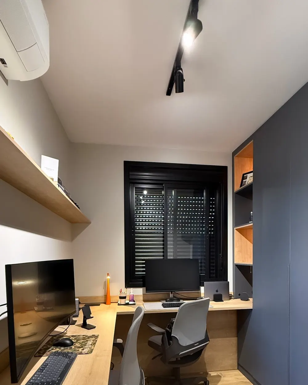 Home office pronto, com dois postos de trabalho – Apartamento N+R, Capão da Canoa/RS